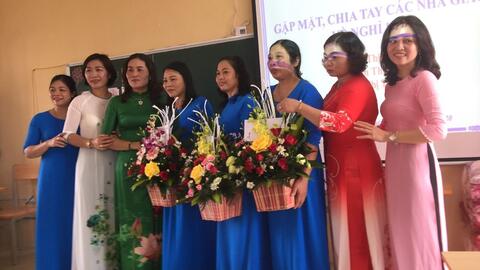 Trường Tiểu học Thị trấn Lương Bằng  chia tay các nhà giáo về nghỉ theo chế độ